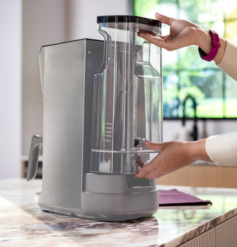 Profile_GrindBrew_P7CGAAS6TBB_10_FB_WaterTank (1).jpg